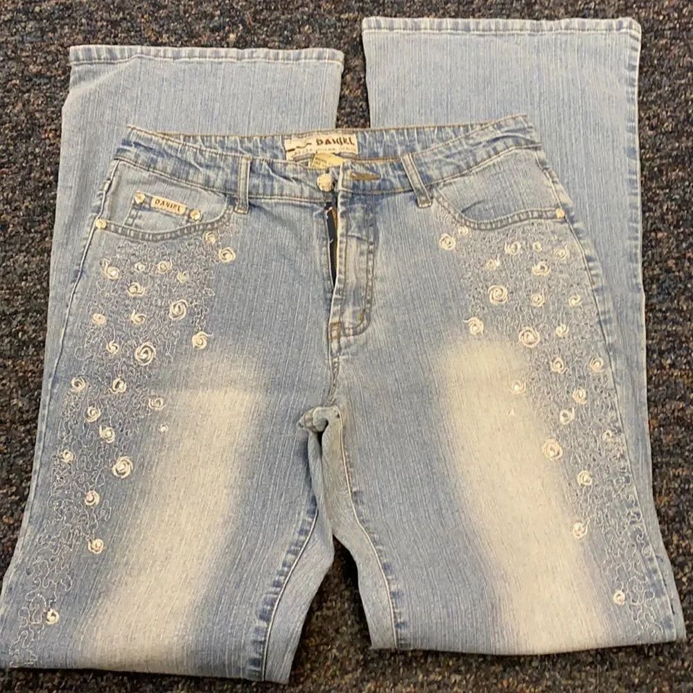 Daniel Embroidered Bedazzled Jeans sz. 9